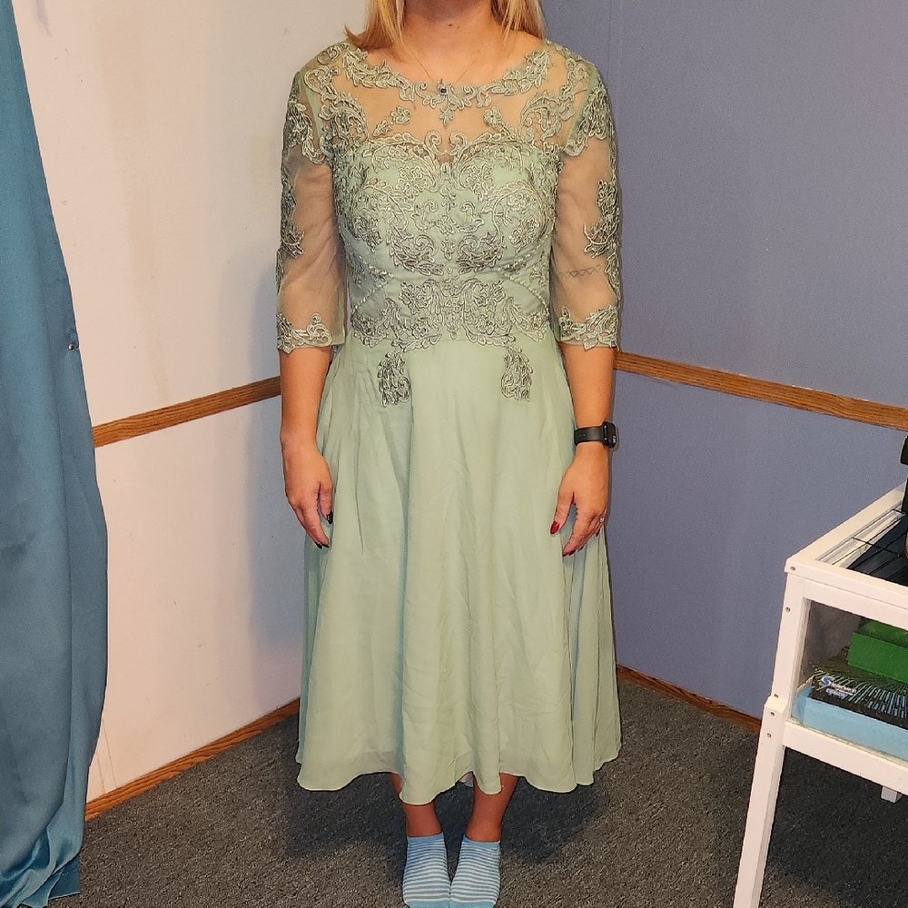Elegant Green Lace Dress